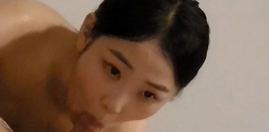 洗浴会所00后漂亮女技师推油大保健 深情跪舔肉棒互玩骚逼猛干