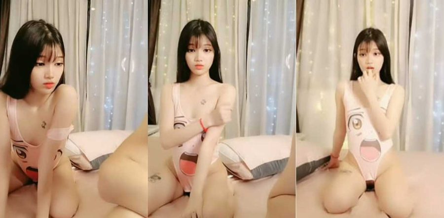 精神小妹镂空死库水直播露底 网友躁动难耐 粉嫩小鲍鱼撩拨全场