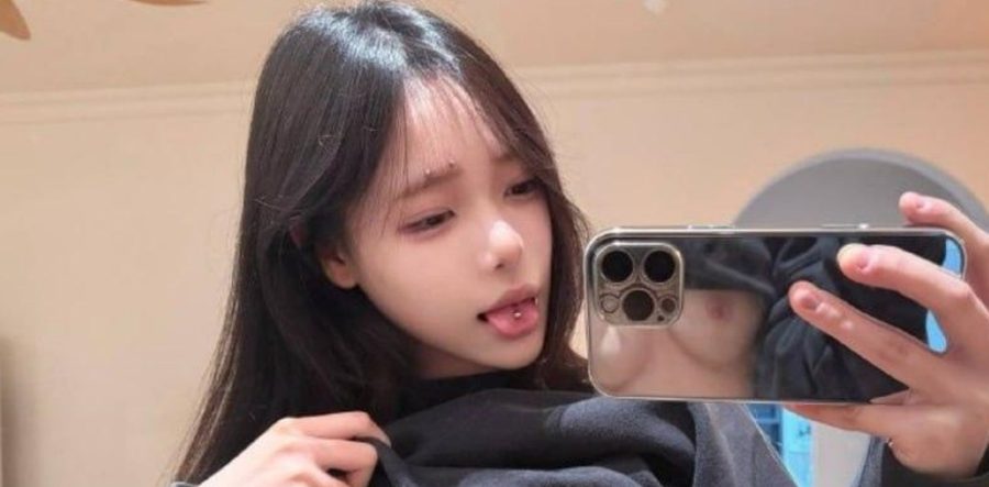 推特福利姬顶级女神 小小绘 超绝粉乳堪称极品炮架 白嫩纤细的身材被纹身男后入疯狂打桩