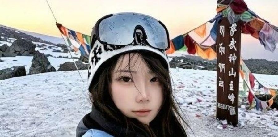 广东骚女张欣悦 QQ群发骚叫爸爸 扣逼裸聊视频流出 群P约炮反差女