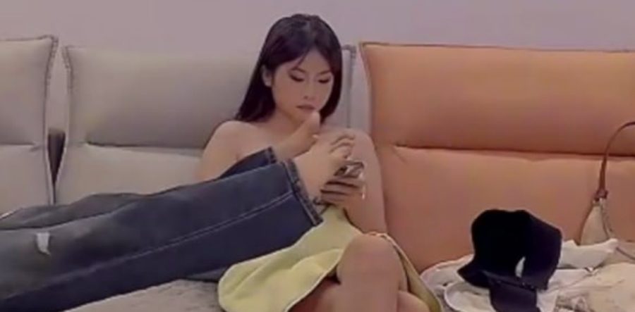 杏吧痞子探花 家里沙发猛干18岁兼职白嫩妹妹 无套内射口活一流