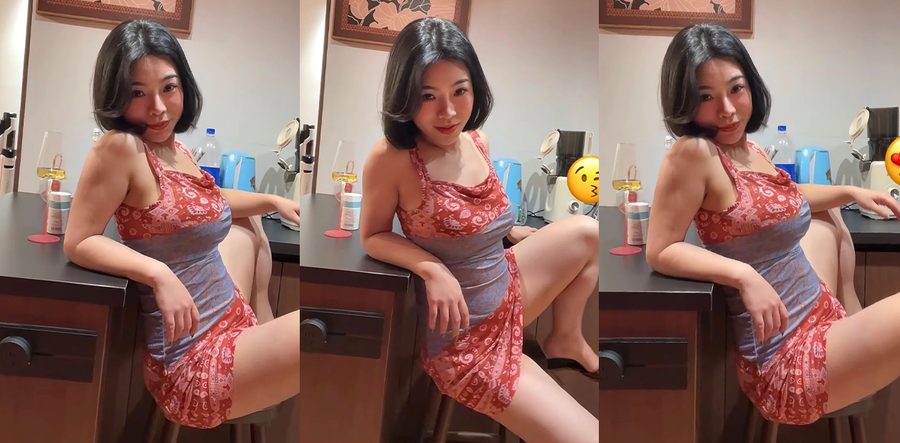 海角乱伦 白嫩骚妈穿上儿子送的黑丝展示美臀 儿子看后情不自禁上位妈妈 儿子真的是被榨干了