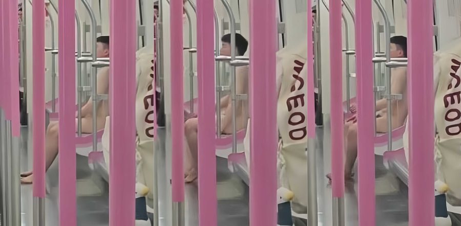 武汉地铁2号线裸男脱衣裸奔鸡巴晃荡！男子脱光衣服赶乘客下车 车厢内来回裸奔独占车厢