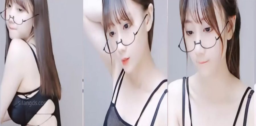 斗鱼清纯嫩妹莹莹宝前凸后翘 摇臀晃乳双指挑逗嫩穴诱惑十足