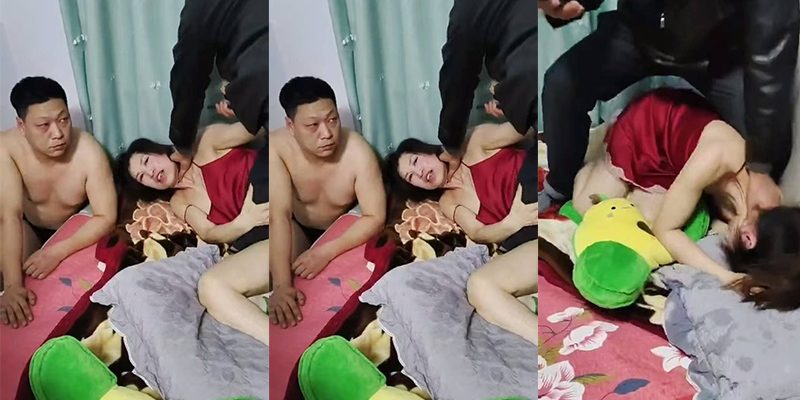 妻子出轨被老公带人当场捉奸抓包，偷情一时爽转眼浑身爽的耻辱高潮，情人吓得跪地忏悔求饶