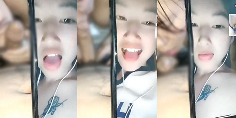 全网疯求！小哥一边吃鸡一边刺激前女友，炮友妹妹巨乳晃动翘臀，骑乘猛干他深喉颜射，同时刺激前女友疯狂自慰视频全网疯传