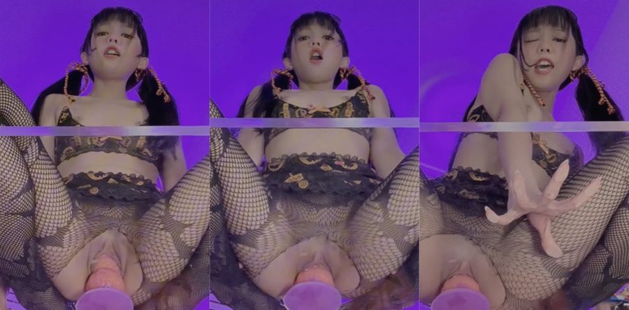 onlyfans亚裔童颜自慰博主Kittyxkum11.1订阅新作 万圣节性感黑丝骑乘自慰喷水