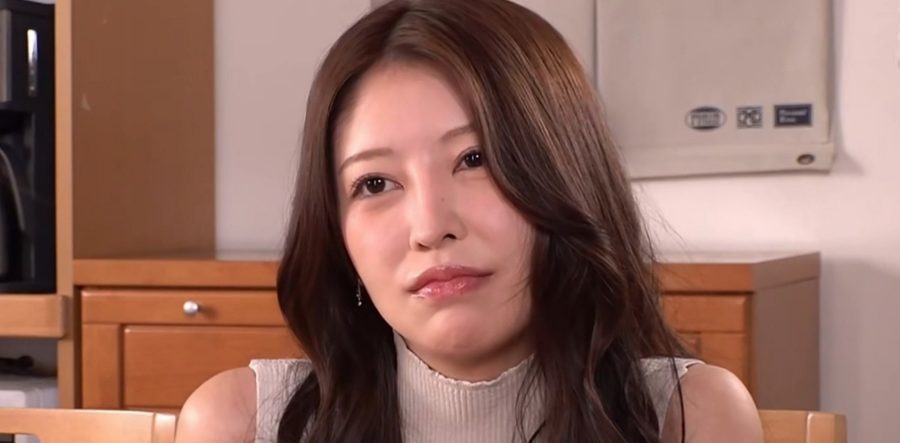 水果派AV解说 性感的妻子爱上身强力壮男教练 彻底出轨与其偷情