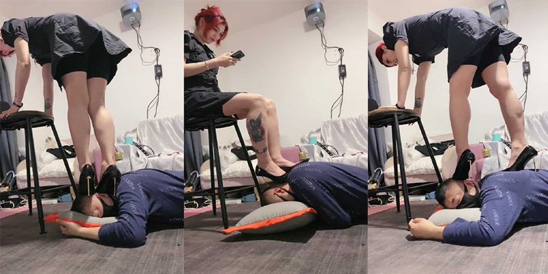 冰诺女王最新重刑私拍流出，筷子狠夹狗爪手指，红高跟踩手背，男奴痛到颤抖求饶