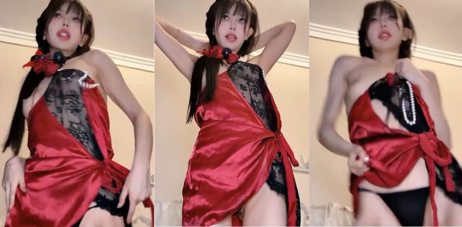 Ekiraa生理期欲求不满嫩穴狂喷 透明假屌白震动棒猛插美乳嫩妹