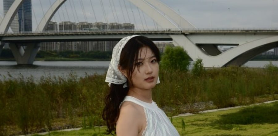 极品艺术系大四学姐 王诗雨 黑丝连体吊带狂舔深喉 口水拉丝被多毛男猛干失控高潮